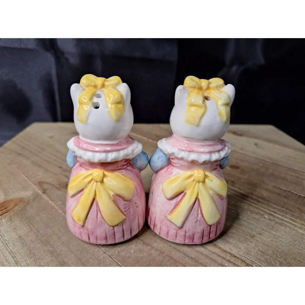 Vintage Anthropomorphic Cat Mother and Kitten Ceramic Salt and Pepper Shaker Set